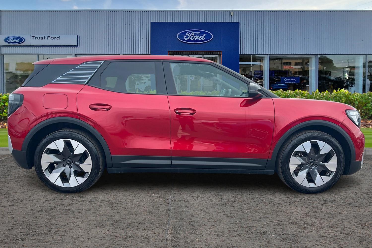 Ford Explorer Photo 2