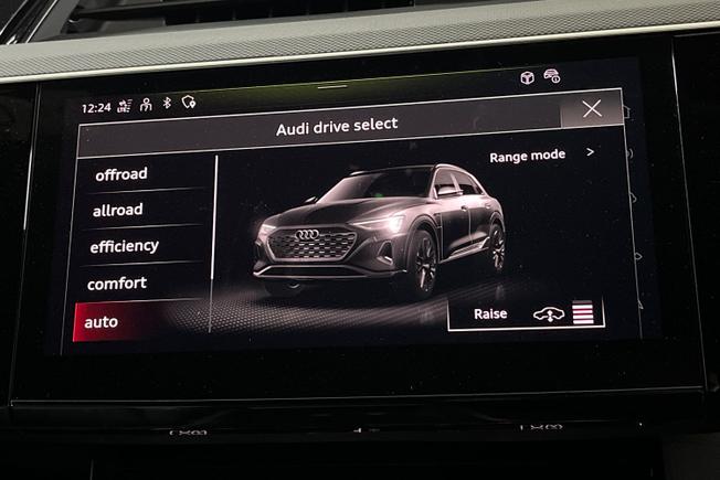 AUDI Q8 E-Tron Photo 23