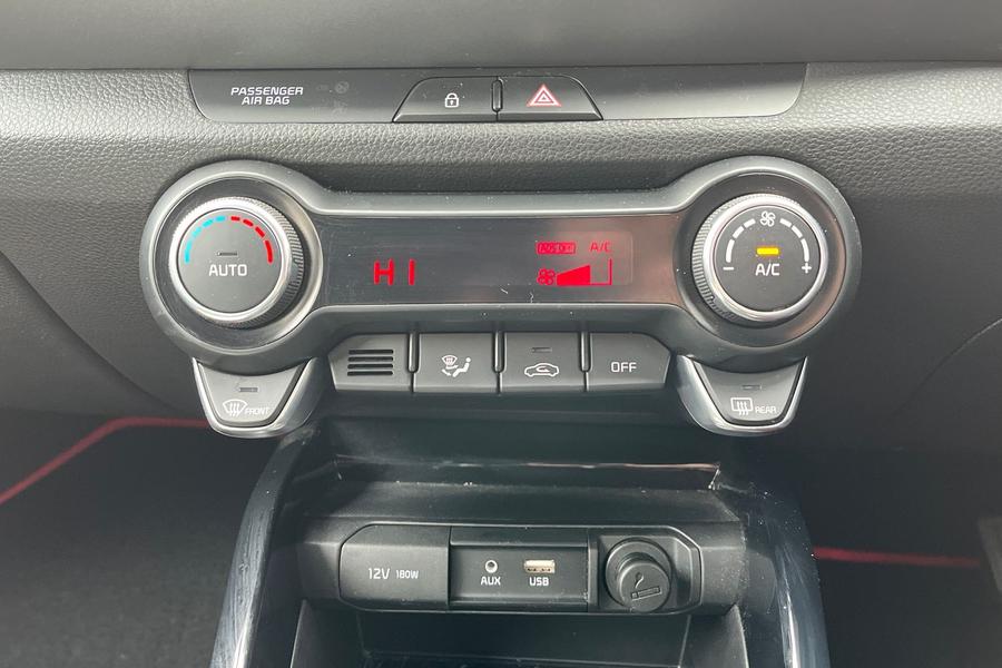 Kia STONIC Photo autoimg-e0141f06f30e01e4f98e66cd5fa7337f836db945.jpg