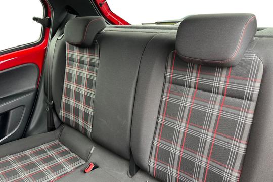 Volkswagen up! Photo autoimg-e014ea88c08df3d7e029b9f2700c9dc44bc16087.jpg