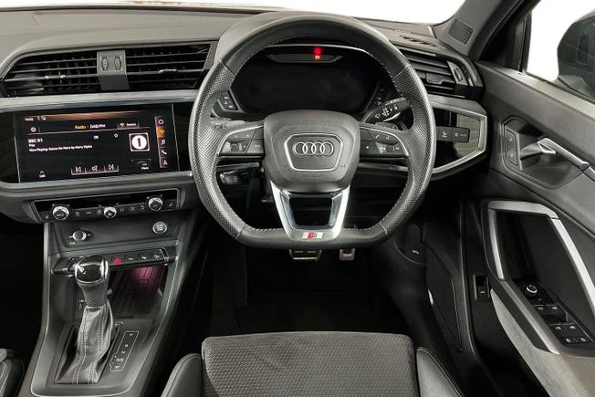 AUDI Q3 Photo 11