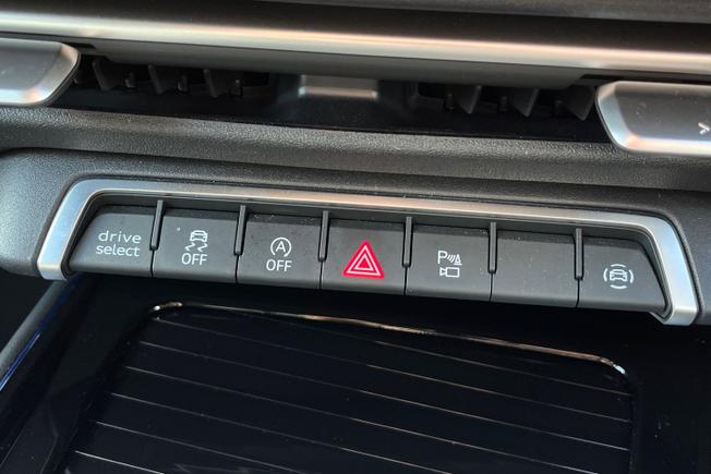 AUDI Q3 Photo 29