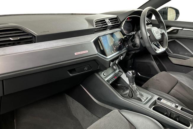 AUDI Q3 Photo 2