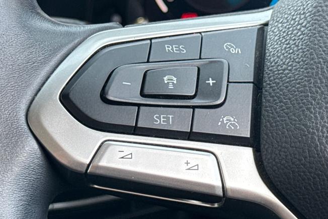 VOLKSWAGEN Golf Photo 16