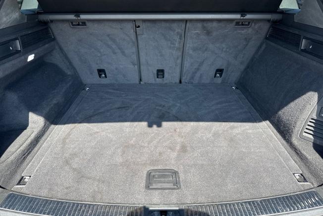 VOLKSWAGEN Touareg Photo 12