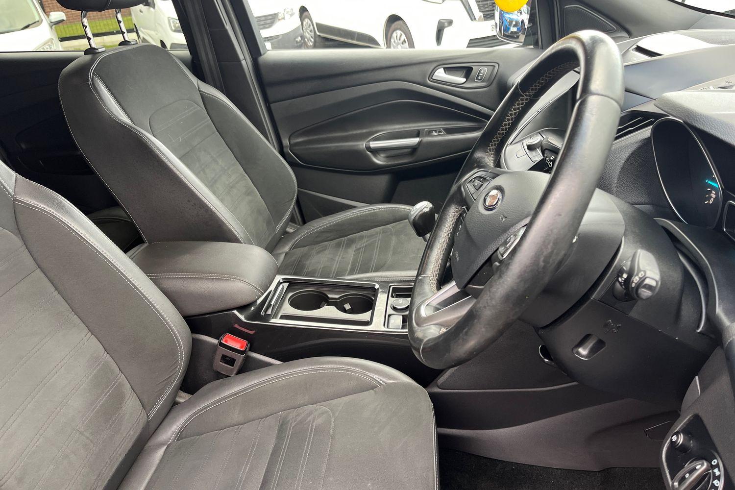 Ford KUGA Photo 16