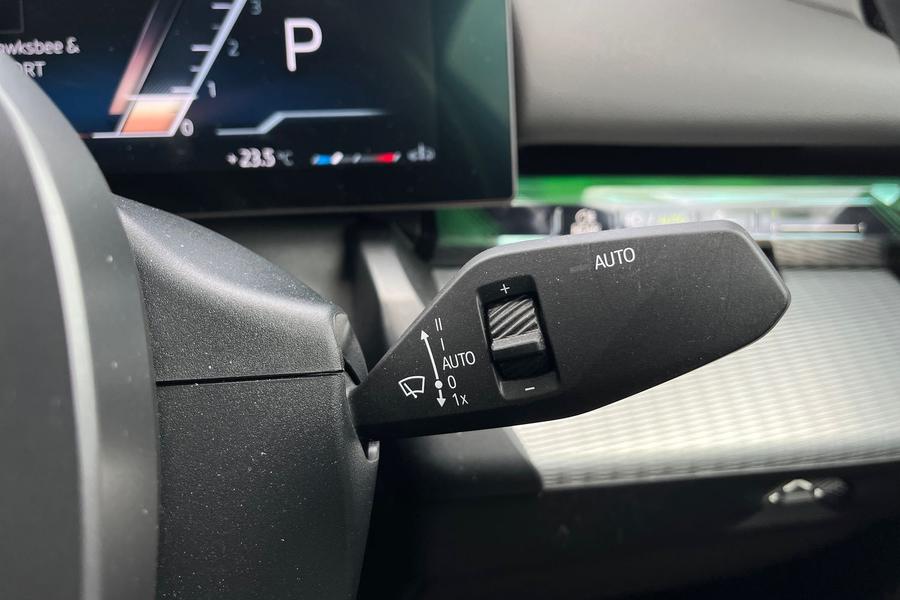 BMW 5 Series Photo autoimg-e02b128f46a728b57906fbead4790e81589b4921.jpg