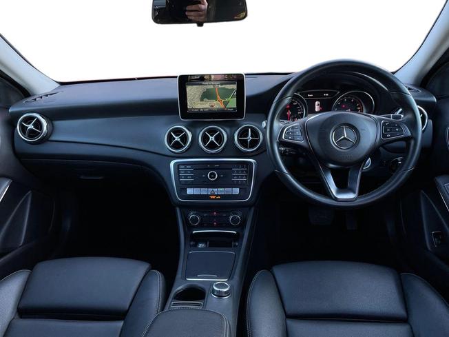 MERCEDES-BENZ GLA Photo 10