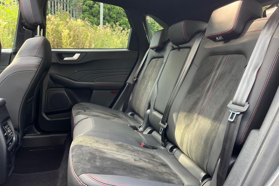 Ford Kuga Photo autoimg-e02c3fa495ab97e0bfa83950a3e435d1202a8548.jpg