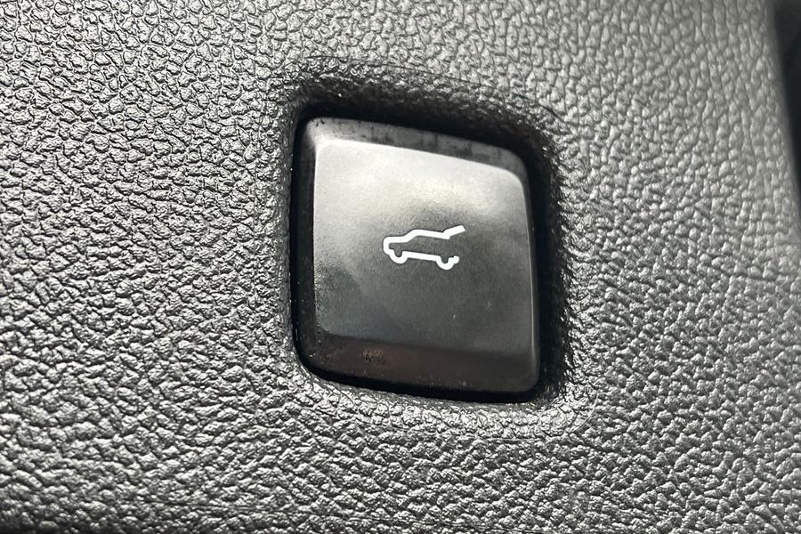 Ford KUGA Photo autoimg-e033b2b36d854b254431551cf94824112b2c7136.jpg