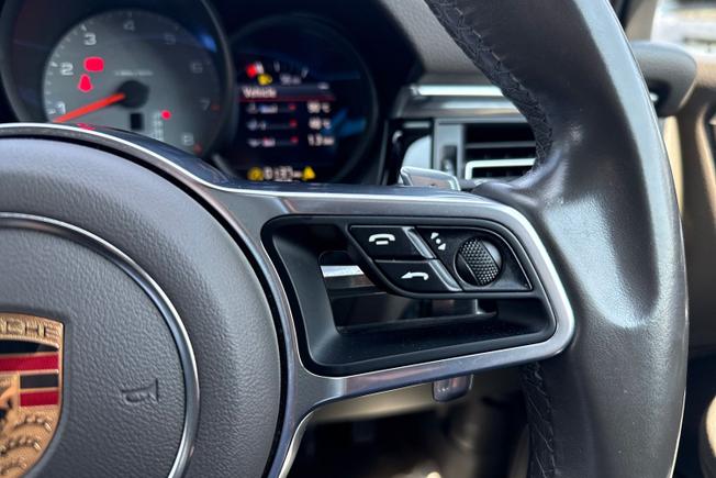 PORSCHE Macan Photo 17