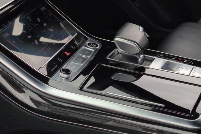 AUDI Q8 Photo 46