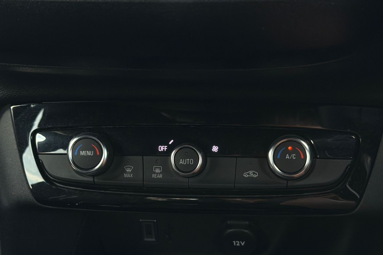Vauxhall CORSA Photo 35