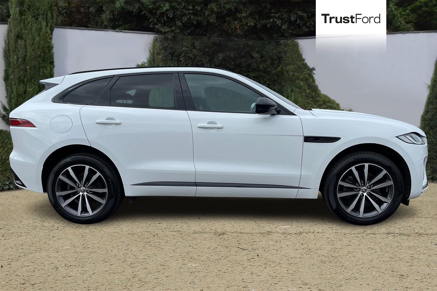 Jaguar F-PACE Photo 2