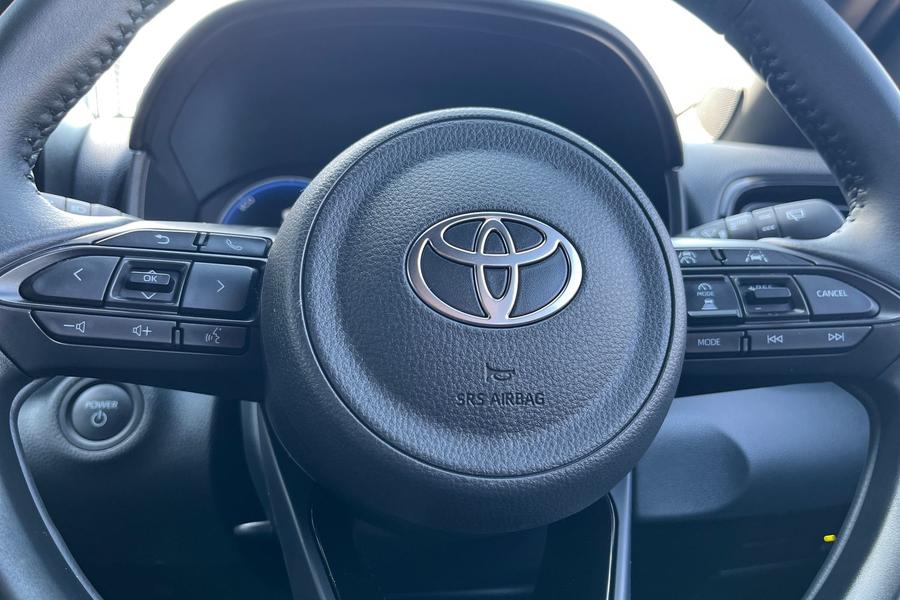 Toyota YARIS Photo autoimg-e03ff976fac63a448d8ac1667d282dd8acefb13a.jpg