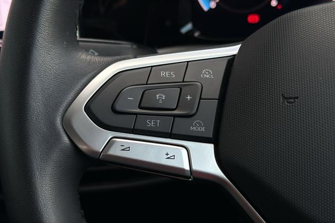 VOLKSWAGEN Golf Photo 16