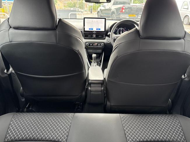 TOYOTA Yaris Photo 37