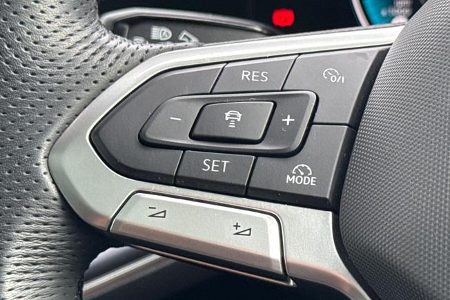 VOLKSWAGEN Touareg Photo 16