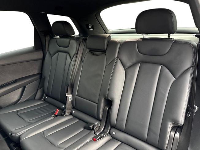 AUDI Q7 Photo 9