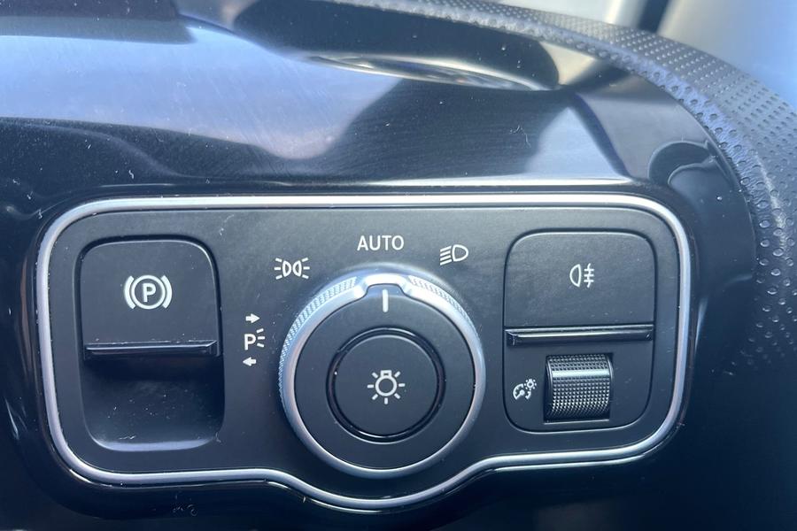 Mercedes-Benz CLA Photo autoimg-e04e1e0e8bc421386b70108c5dbfc068d8dcdd73.jpg