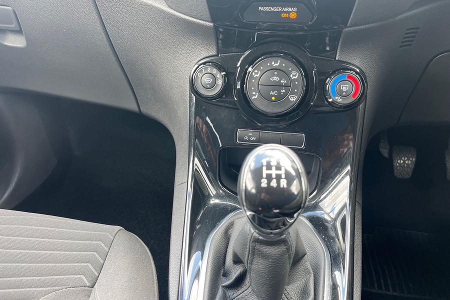 Ford FIESTA Photo autoimg-e04f780912bc33ee4629d883ab0841f9341212dc.jpg