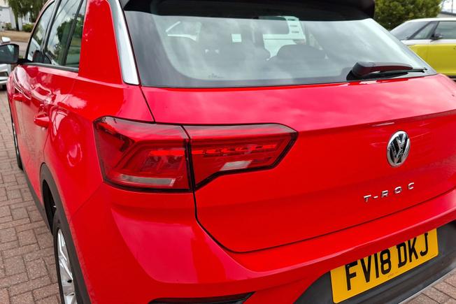 VOLKSWAGEN T-Roc Photo 18