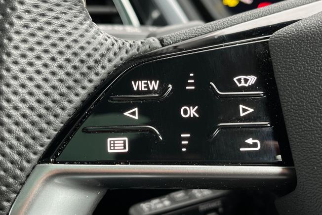 AUDI Q4 e-tron Photo 16