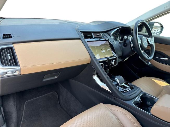 JAGUAR E-Pace Photo 2