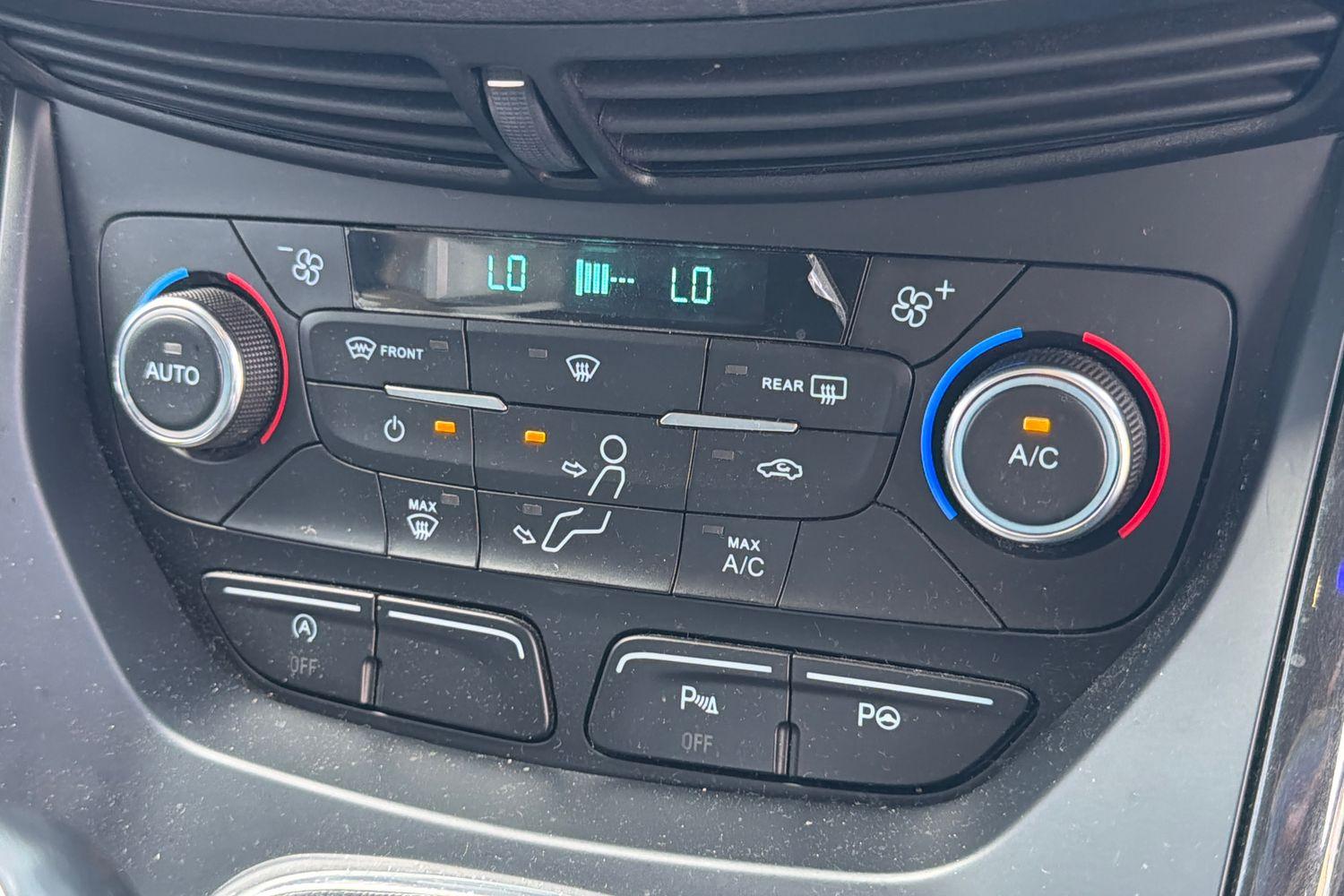 Ford KUGA Photo 28
