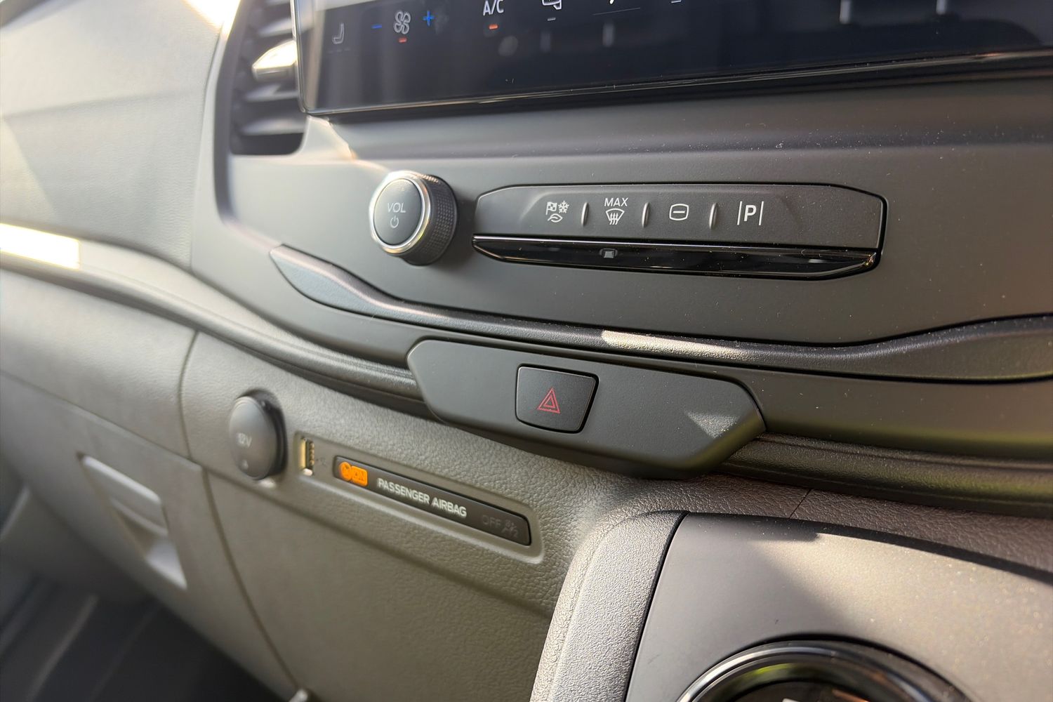 Ford E-TRANSIT Photo 36