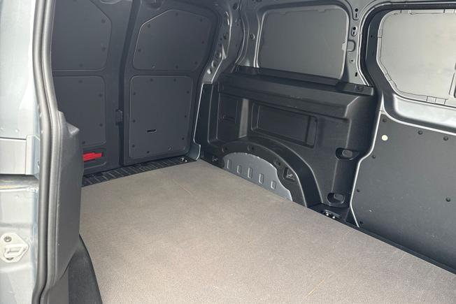 VOLKSWAGEN ID. Buzz Cargo Photo 9