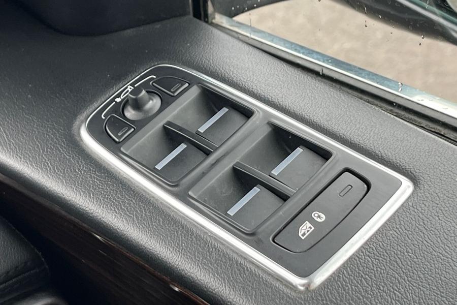 Jaguar F-PACE Photo autoimg-e05e3b433abd2ac4de5180cf06b94e18f60cc832.jpg