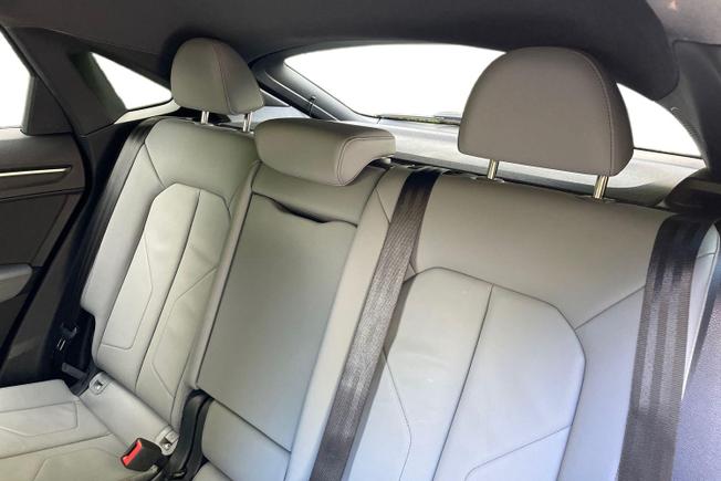 AUDI Q3 Photo 9