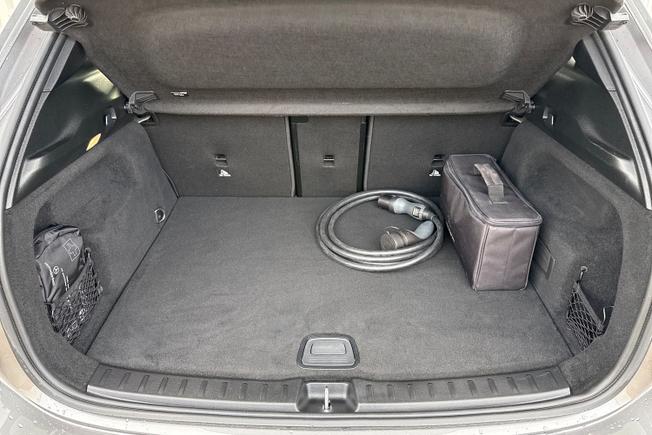 MERCEDES-BENZ Eqa Photo 12
