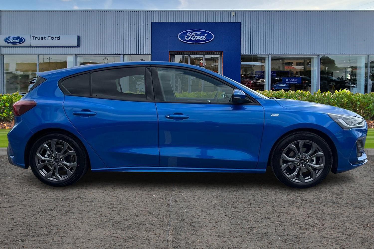 Ford FOCUS Photo 2