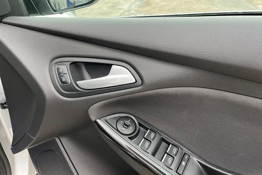 Ford FOCUS Photo autoimg-e0671c5f77a57a8d680d4b9516d94c61d274d5a8.jpg