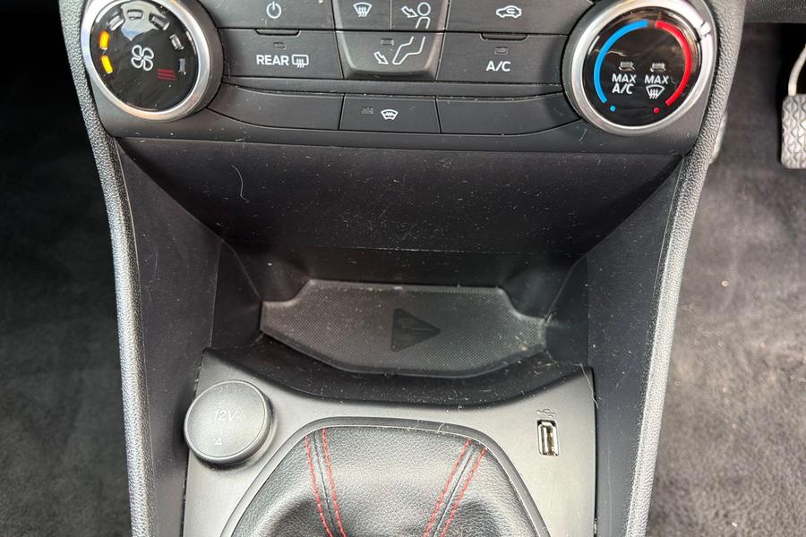 Ford FIESTA Photo autoimg-e06e32c69f939919b3102a38e056e241fa702904.jpg