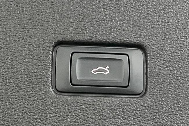 AUDI Q8 Photo 32