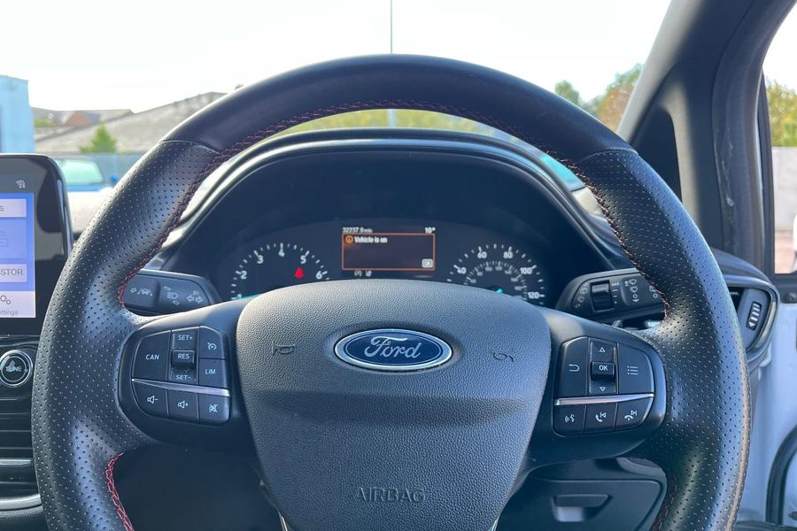 Ford FIESTA Photo autoimg-e07d3378b60fc0df8dbe098bafb5520fc8f66e56.jpg