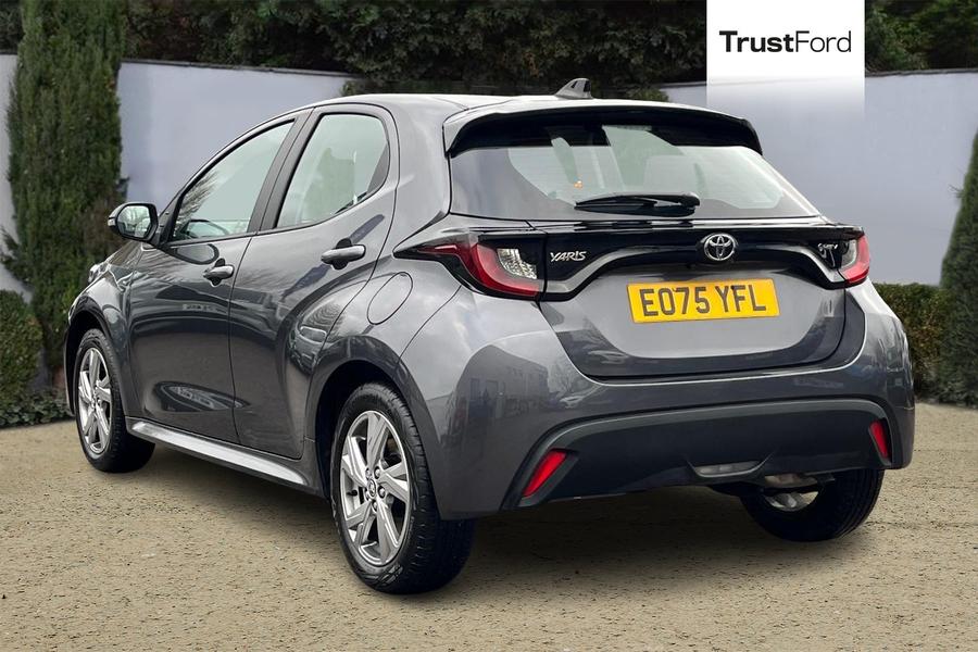 Toyota YARIS Photo autoimg-e07f07be11cffc090dbbe224e2e0838405afbcdd.jpg