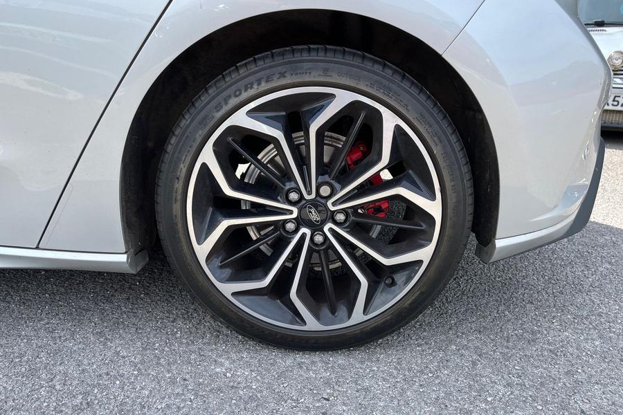 Ford Focus Photo autoimg-e07f6bd714f09d65e411a5c56f53e633243606d3.jpg