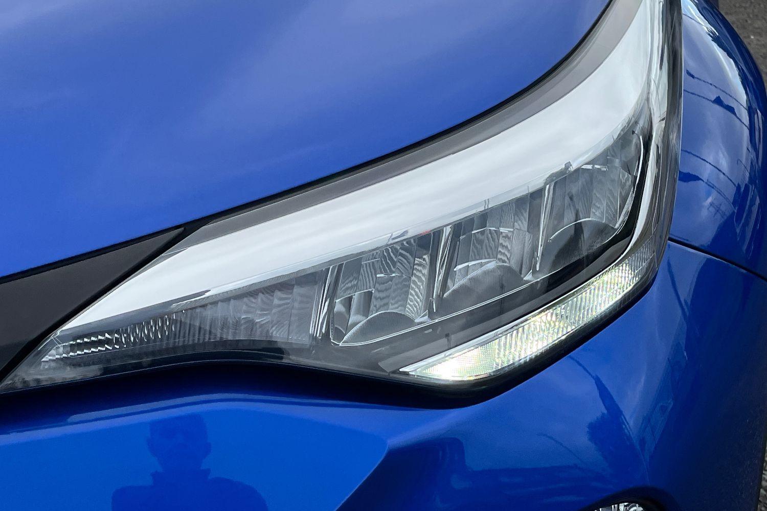 Toyota C-HR Photo 22