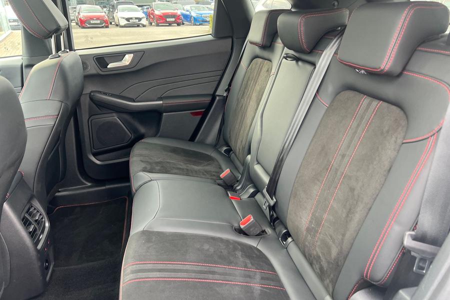 Ford Kuga Photo autoimg-e08b2e33e9cd15d4ef3414c9340fb9cd6488030c.jpg