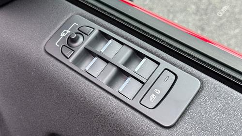 Land Rover Discovery Sport Photo autoimg-e091d60d3c52a68a7813adfc7a1c099234a79874.jpg