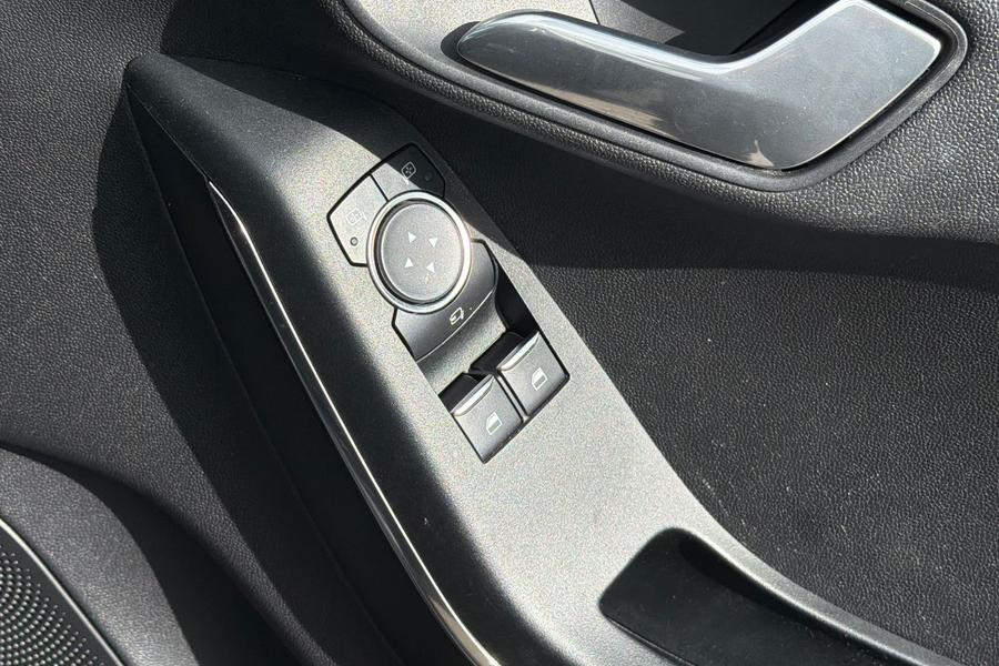 Ford FIESTA Photo autoimg-e094a04bd13d28b4c3c4c4202a672b3e05c159d4.jpg