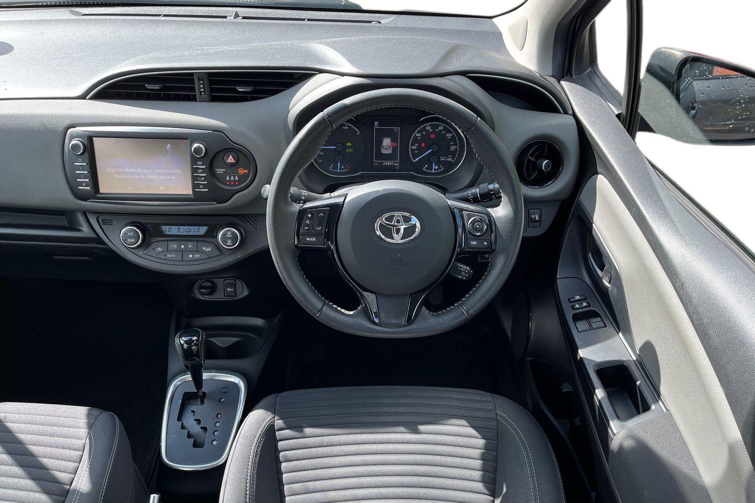 Toyota Yaris Photo 10