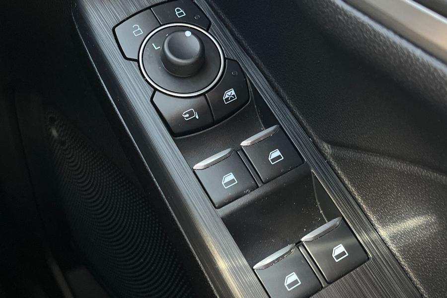 Ford Kuga Photo autoimg-e09f1d90d127355df210410bbb7ba85b577e8e73.jpg