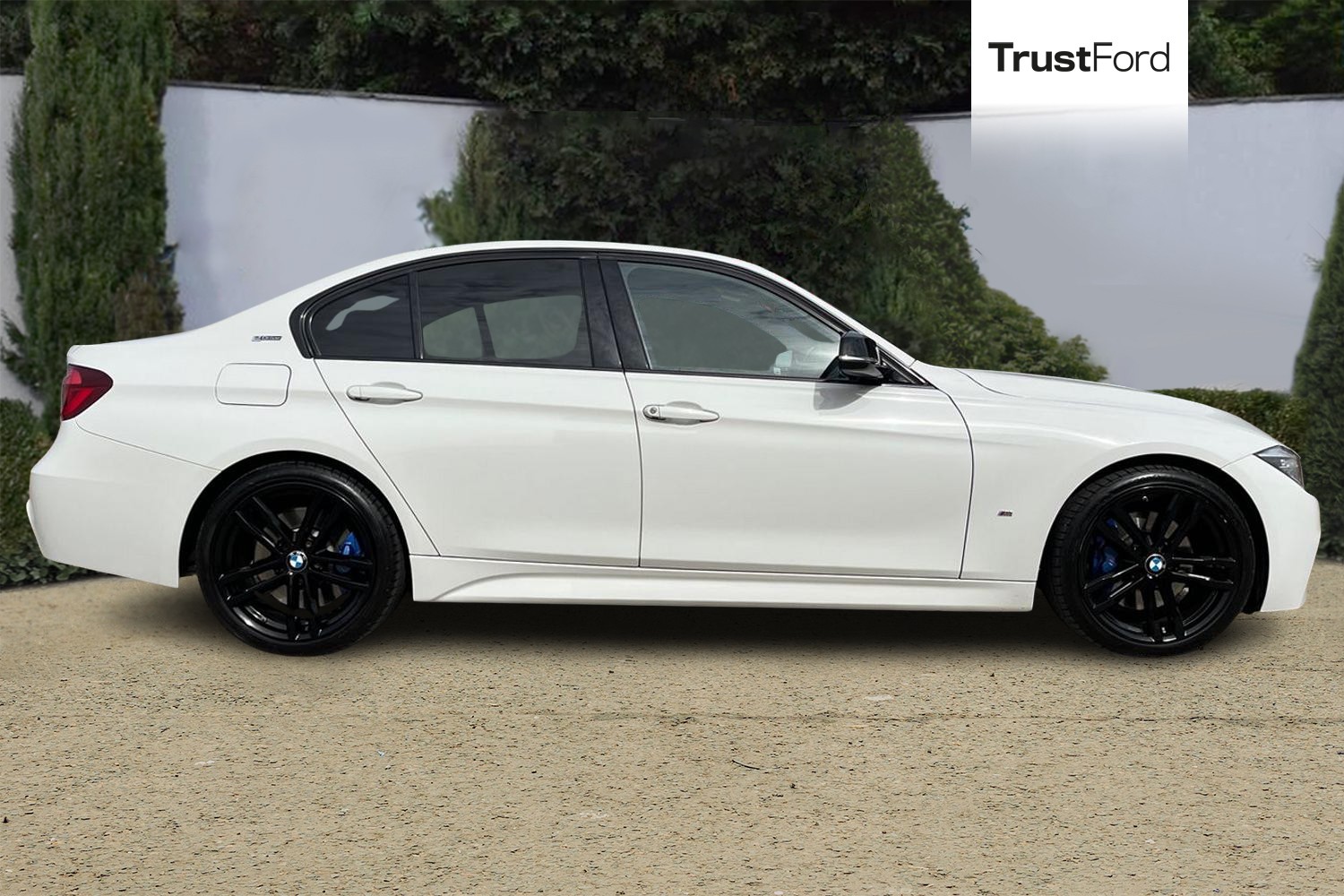 BMW 3 Series Photo 2