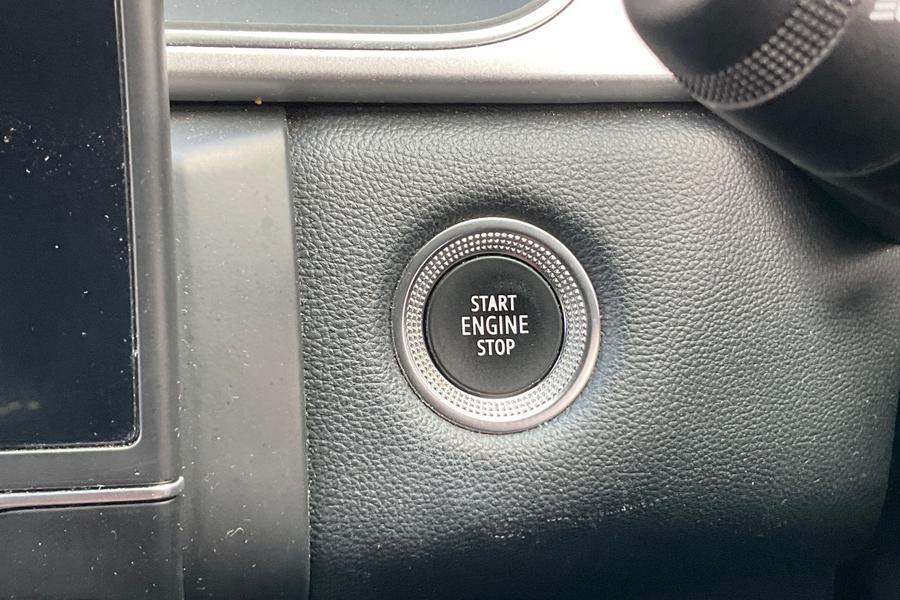 Renault CAPTUR Photo autoimg-e0a1862d9c33dd32393a2bb3bcbafe032669b536.jpg