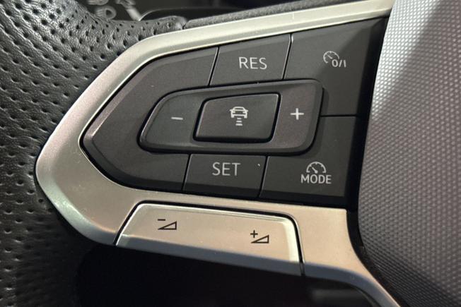 VOLKSWAGEN Touareg Photo 16